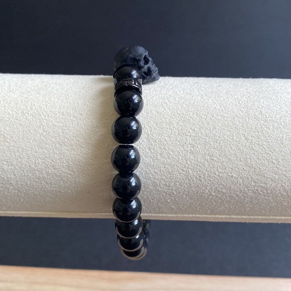 Polished Onyx Skull Bracelet with Maze Beads - Picture 3 of 5